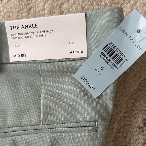 Ann Taylor Women's Cropped Pants in Sage Green - Picture 3 of 4